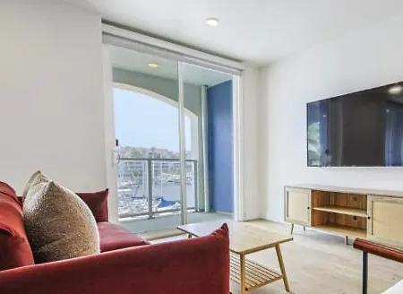 Appartamento Modern Marina Escape With Harbor Views
